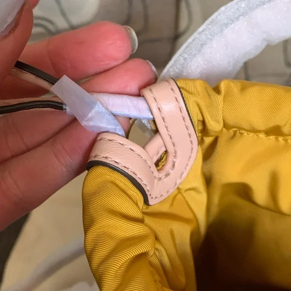 SOLD⛔️Authentic TORY BURCH Leather flower appliqués drawstring optional Crosb - Picture 7 of 15